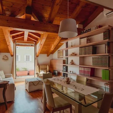 Appartement La Briciola - Mansarda Per 4 - Ampia Terrazza Lt Triëst